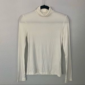 NWOT Ribbed Short Neck Turtle Neck